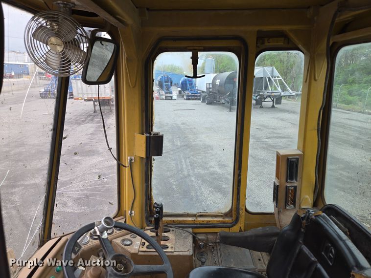 image for item EM7079 1990 Caterpillar 926E wheel loader