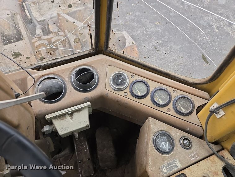 image for item EM7079 1990 Caterpillar 926E wheel loader