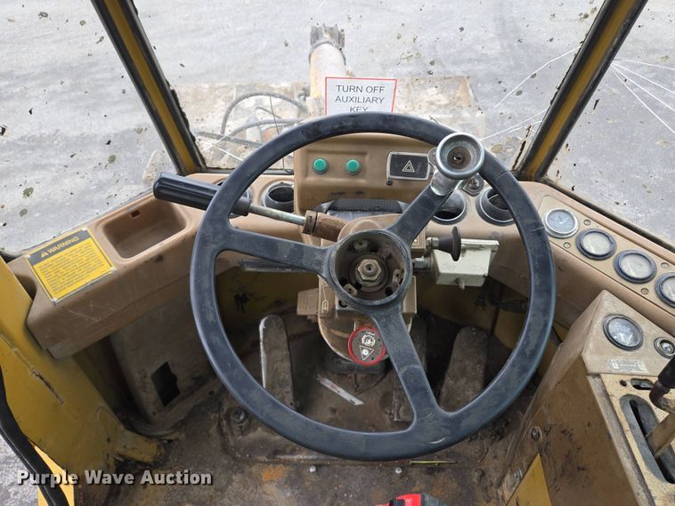 image for item EM7079 1990 Caterpillar 926E wheel loader