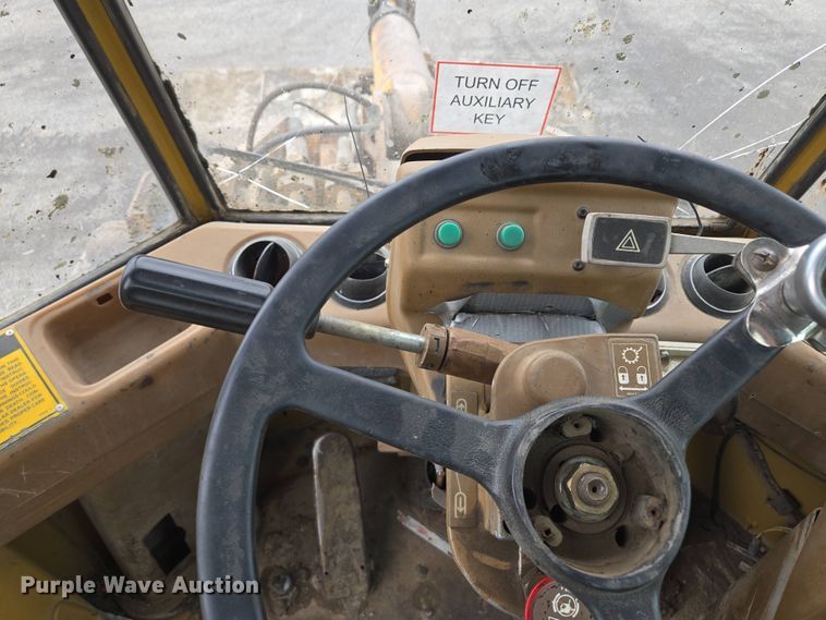 image for item EM7079 1990 Caterpillar 926E wheel loader