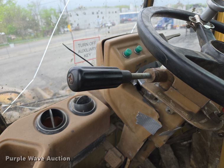 image for item EM7079 1990 Caterpillar 926E wheel loader