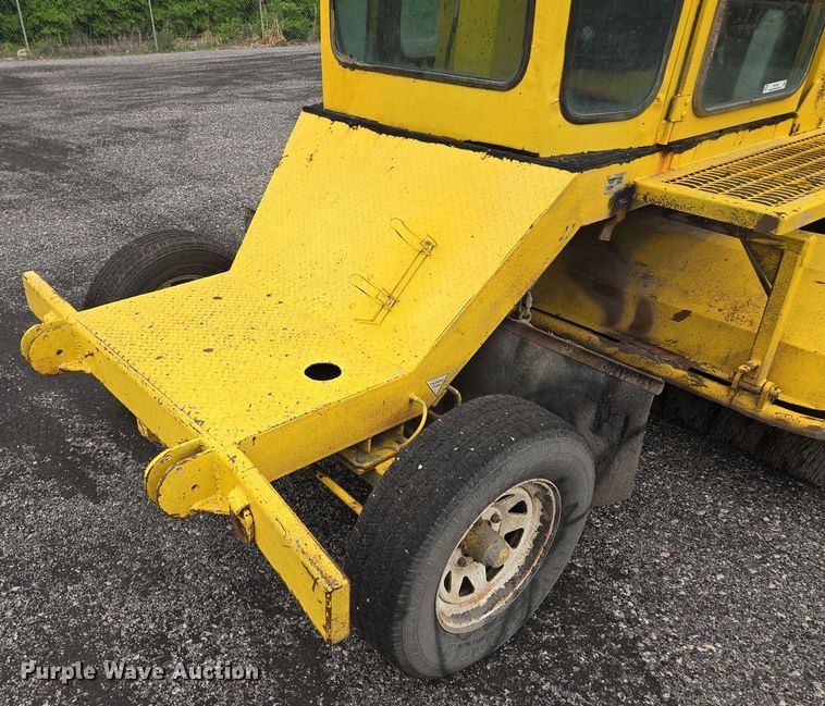 image for item EM7080 2007 Superior Broom DT80-J broom