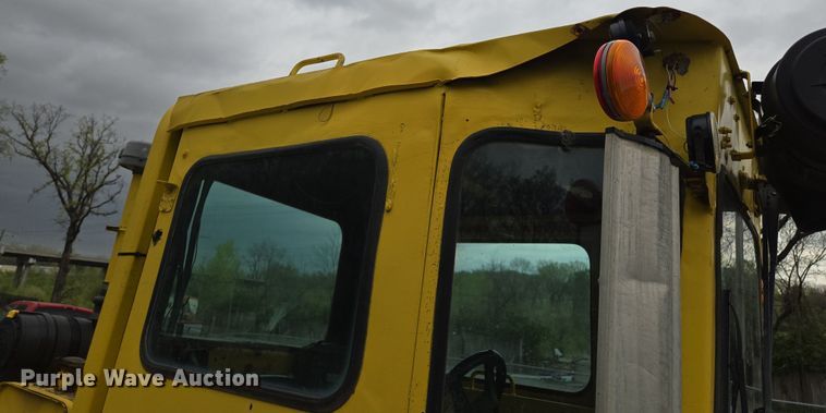 image for item EM7080 2007 Superior Broom DT80-J broom