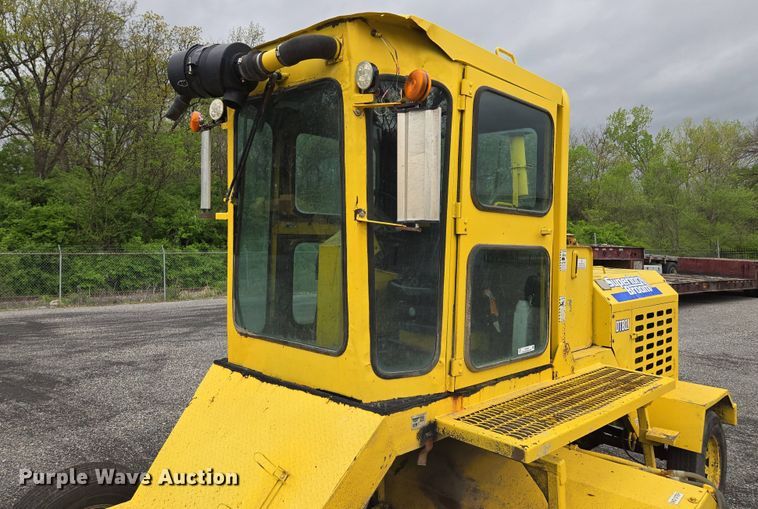 image for item EM7080 2007 Superior Broom DT80-J broom