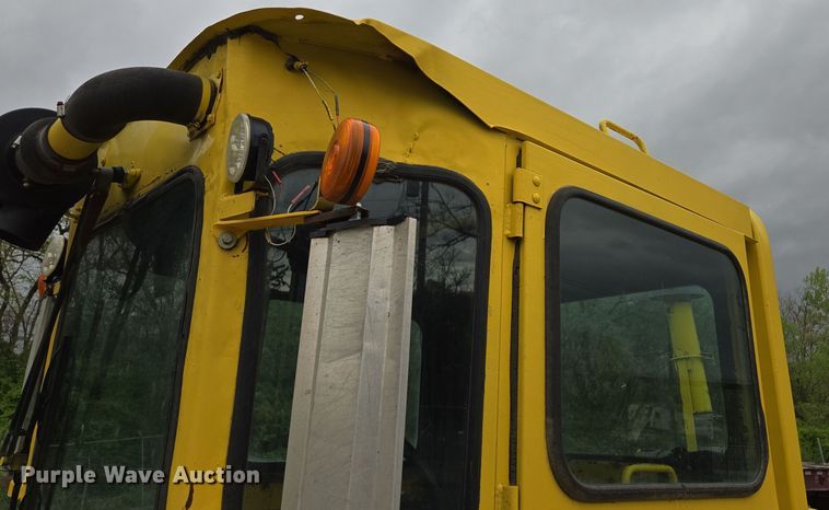 image for item EM7080 2007 Superior Broom DT80-J broom