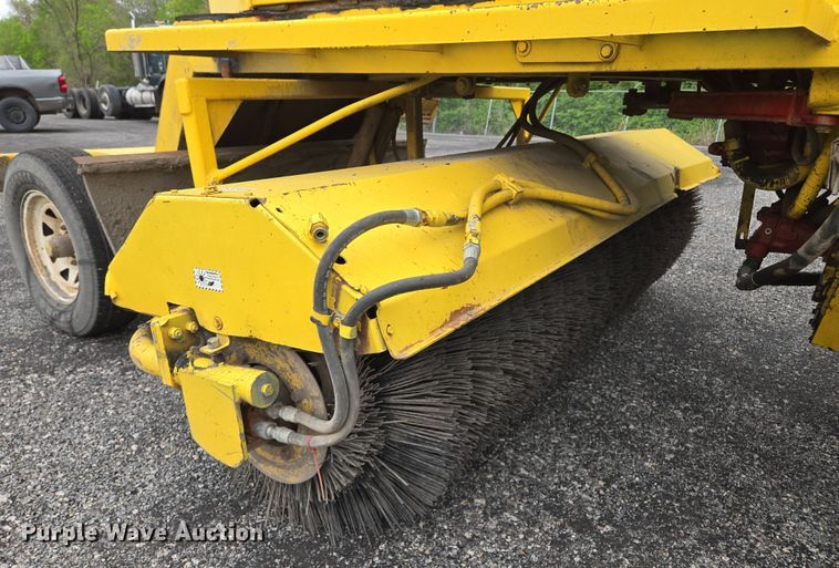 image for item EM7080 2007 Superior Broom DT80-J broom