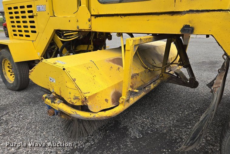 image for item EM7080 2007 Superior Broom DT80-J broom