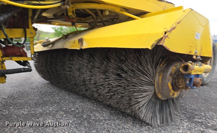 image for item EM7080 2007 Superior Broom DT80-J broom