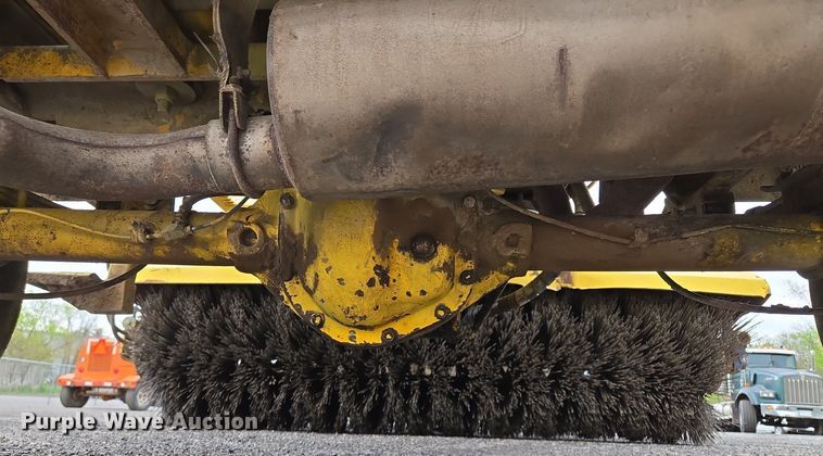 image for item EM7080 2007 Superior Broom DT80-J broom