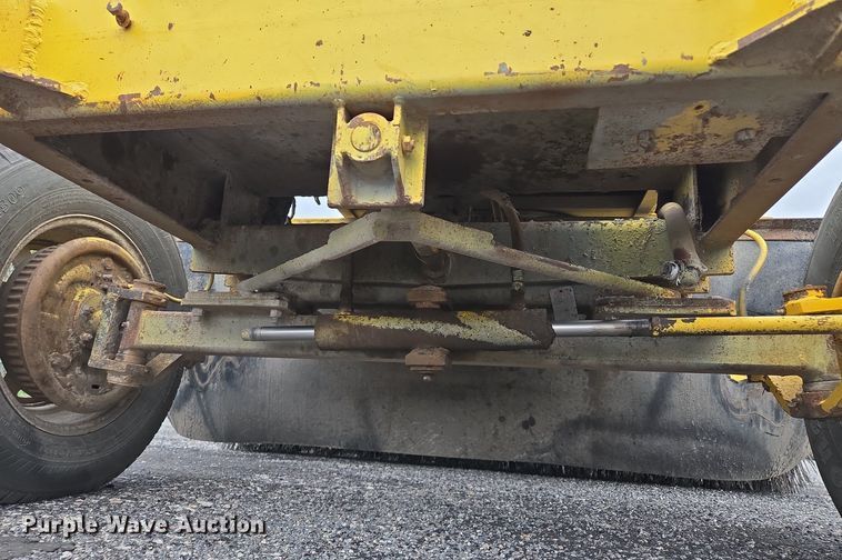 image for item EM7080 2007 Superior Broom DT80-J broom