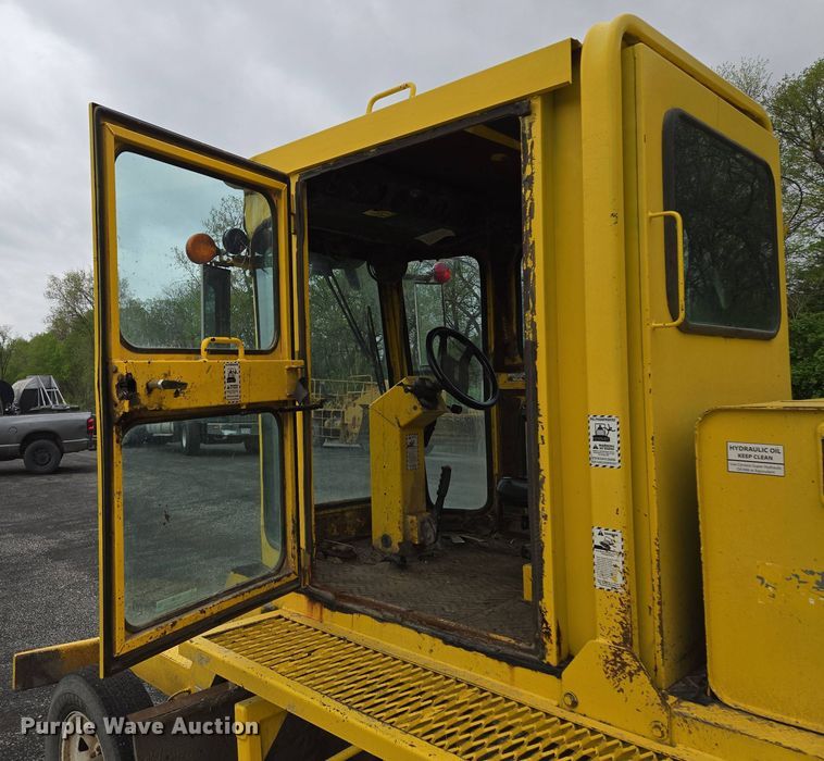 image for item EM7080 2007 Superior Broom DT80-J broom