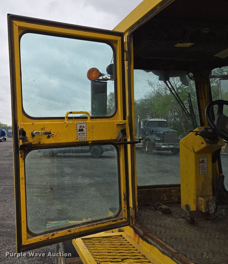 image for item EM7080 2007 Superior Broom DT80-J broom