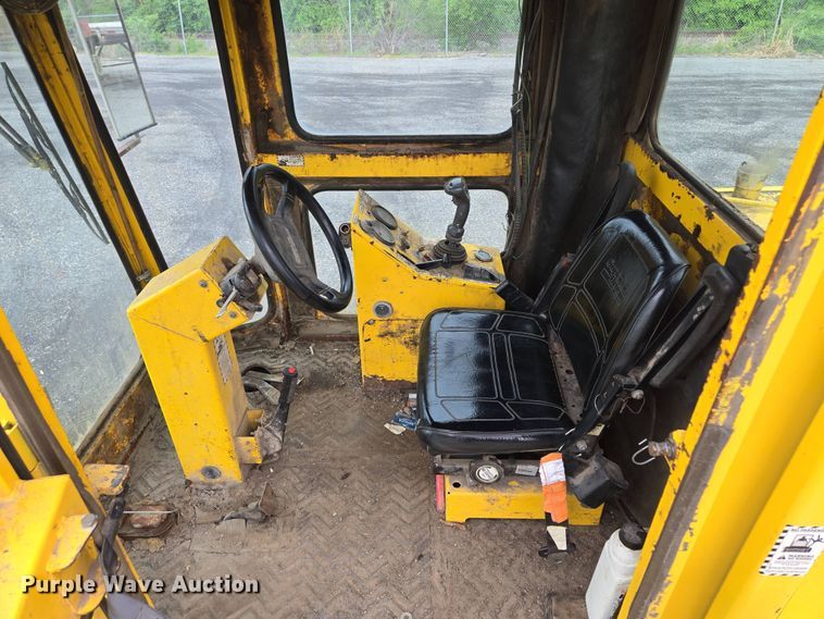 image for item EM7080 2007 Superior Broom DT80-J broom