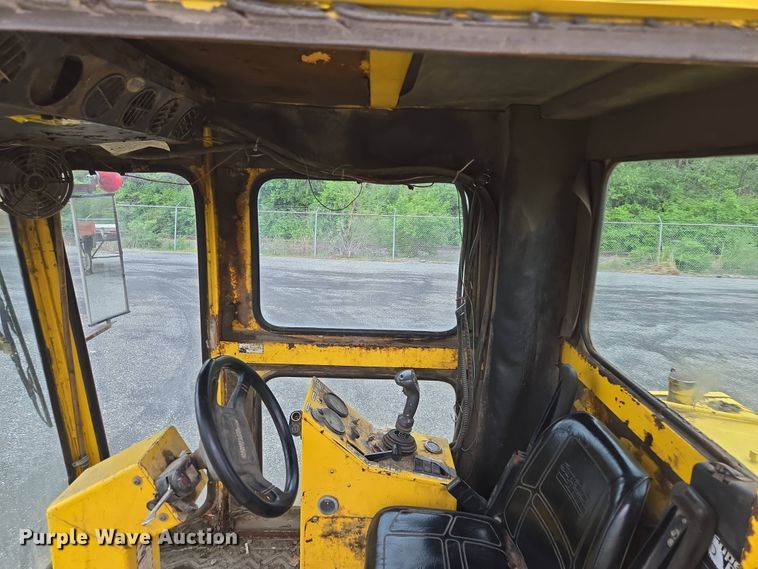 image for item EM7080 2007 Superior Broom DT80-J broom