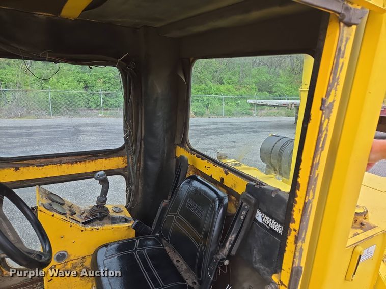 image for item EM7080 2007 Superior Broom DT80-J broom