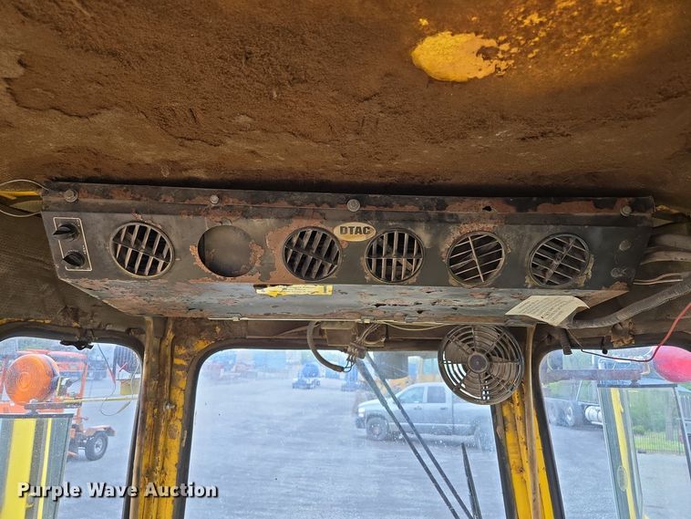 image for item EM7080 2007 Superior Broom DT80-J broom