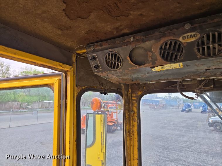 image for item EM7080 2007 Superior Broom DT80-J broom