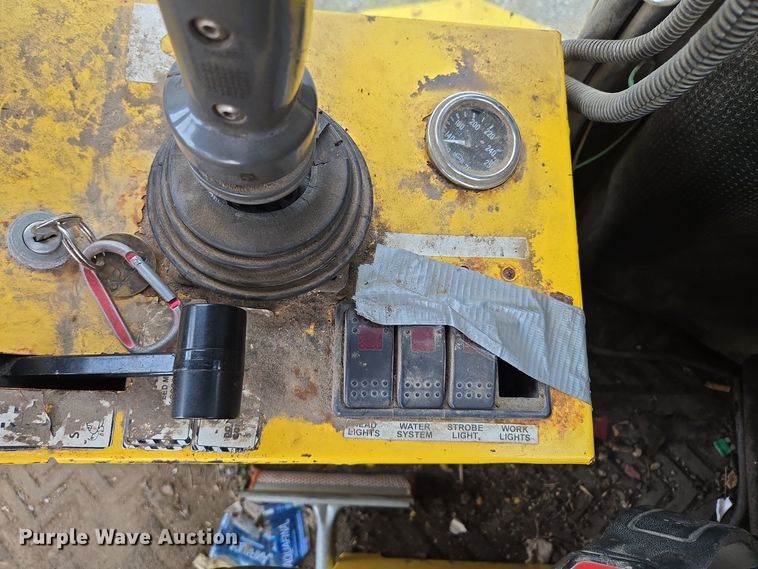 image for item EM7080 2007 Superior Broom DT80-J broom