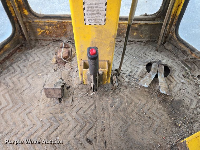 image for item EM7080 2007 Superior Broom DT80-J broom