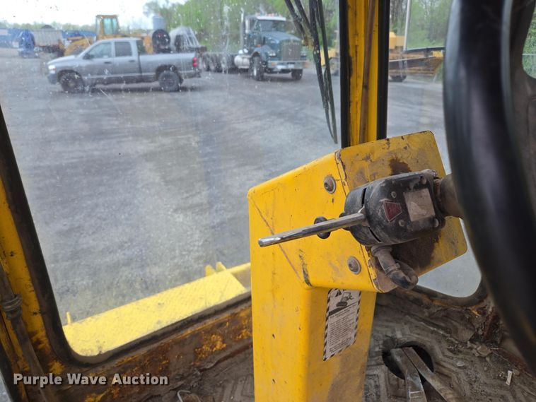 image for item EM7080 2007 Superior Broom DT80-J broom