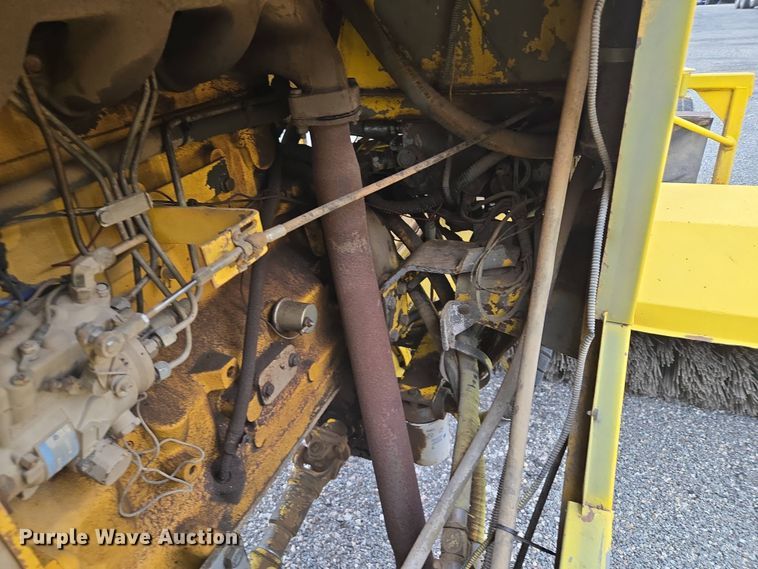 image for item EM7080 2007 Superior Broom DT80-J broom