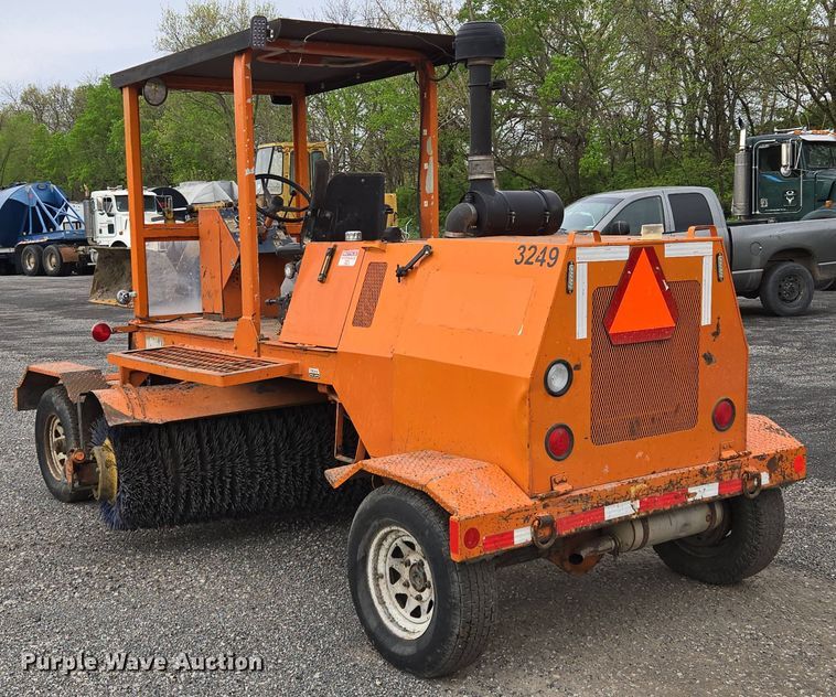 image for item EM7081 2009 Broce RJ-350 broom