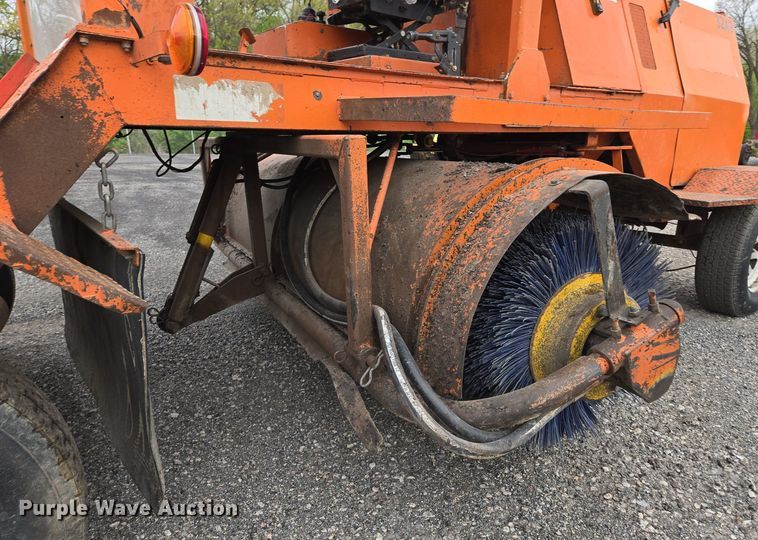 image for item EM7081 2009 Broce RJ-350 broom