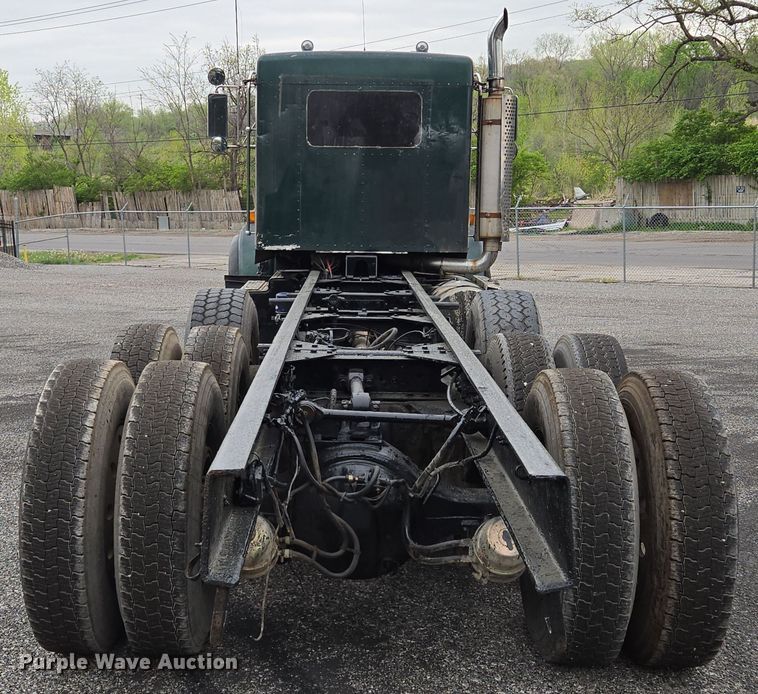 image for item EM7082 1996 Kenworth T800B truck cab and chassis