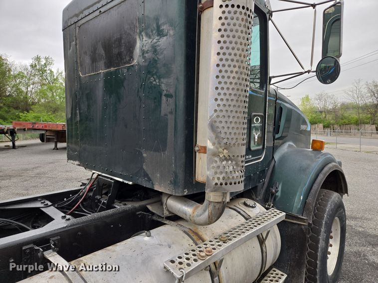 image for item EM7082 1996 Kenworth T800B truck cab and chassis