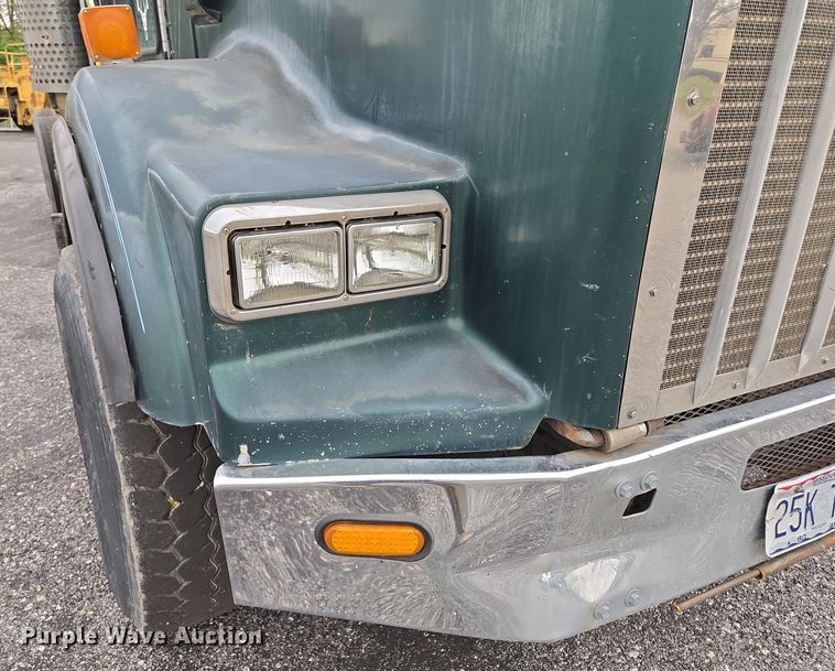 image for item EM7082 1996 Kenworth T800B truck cab and chassis