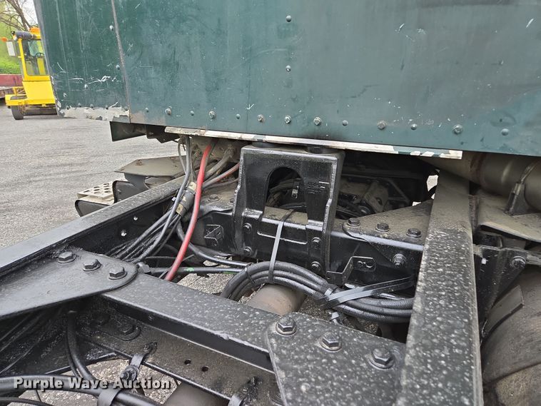 image for item EM7082 1996 Kenworth T800B truck cab and chassis