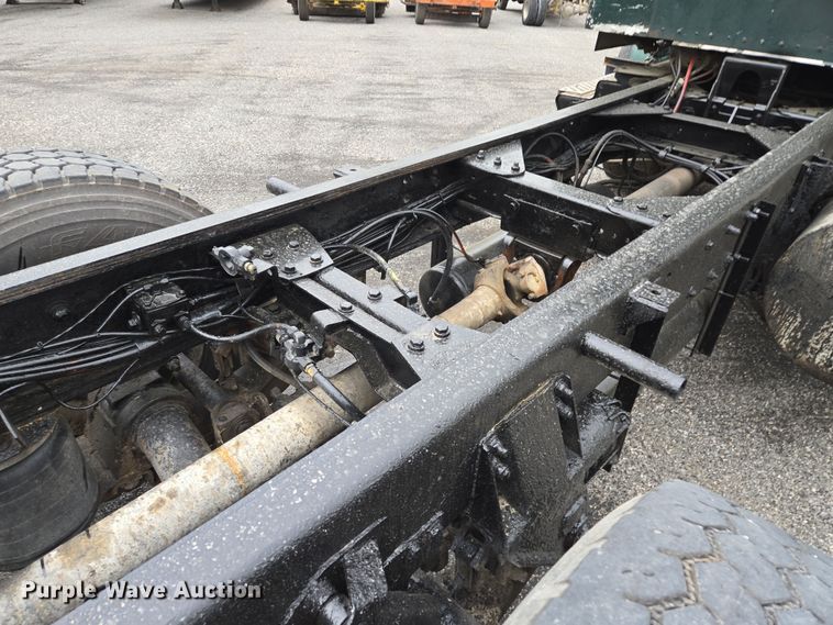 image for item EM7082 1996 Kenworth T800B truck cab and chassis