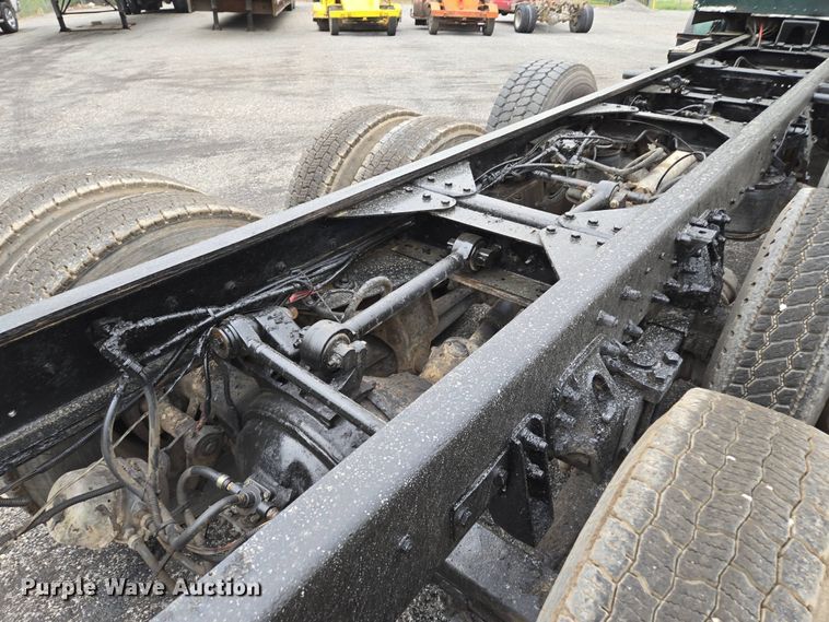 image for item EM7082 1996 Kenworth T800B truck cab and chassis