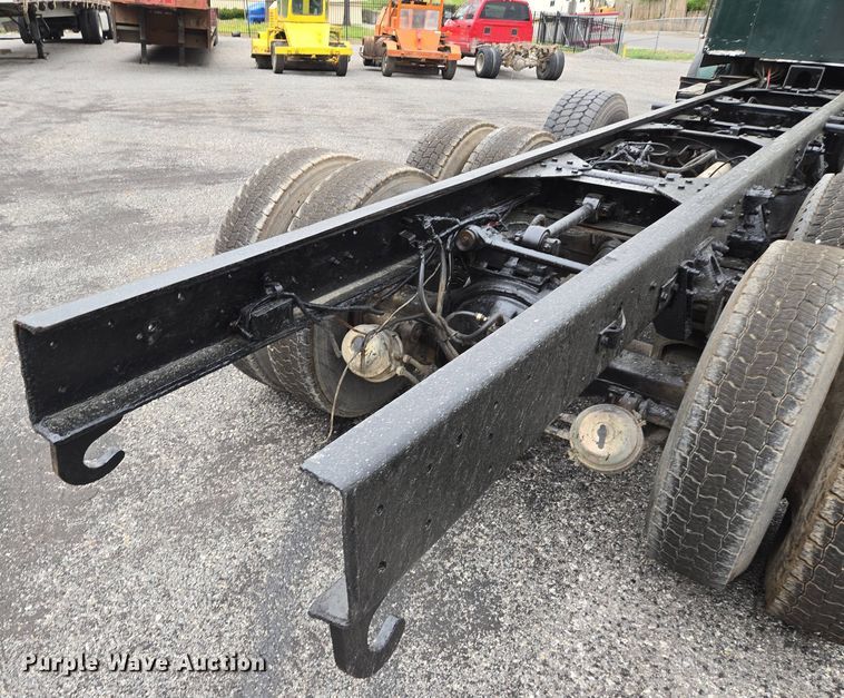 image for item EM7082 1996 Kenworth T800B truck cab and chassis