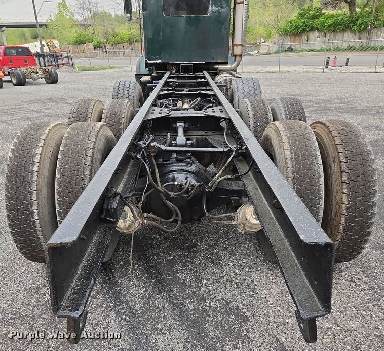 image for item EM7082 1996 Kenworth T800B truck cab and chassis