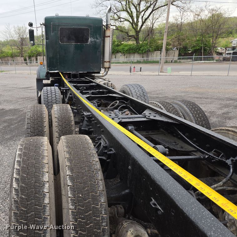 image for item EM7082 1996 Kenworth T800B truck cab and chassis