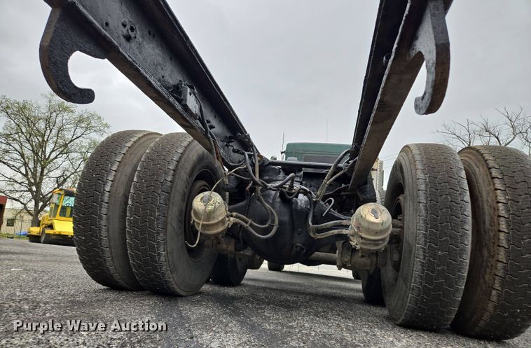 image for item EM7082 1996 Kenworth T800B truck cab and chassis