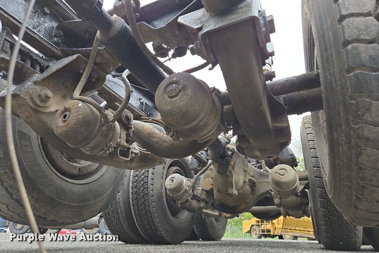 image for item EM7082 1996 Kenworth T800B truck cab and chassis