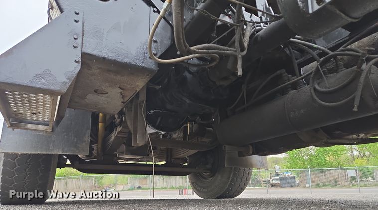 image for item EM7082 1996 Kenworth T800B truck cab and chassis