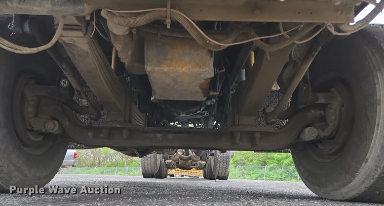 image for item EM7082 1996 Kenworth T800B truck cab and chassis