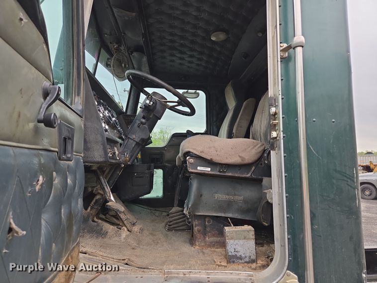 image for item EM7082 1996 Kenworth T800B truck cab and chassis