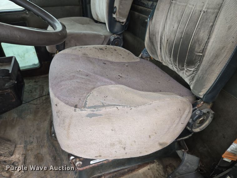 image for item EM7082 1996 Kenworth T800B truck cab and chassis