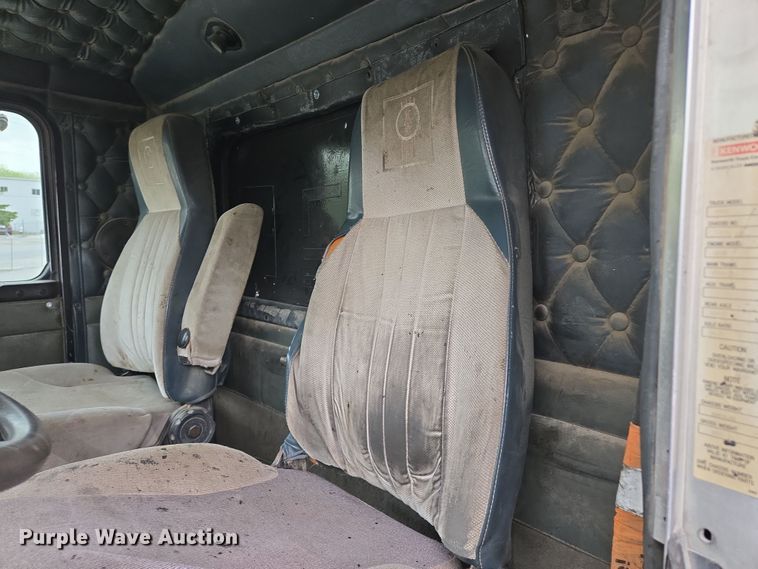 image for item EM7082 1996 Kenworth T800B truck cab and chassis