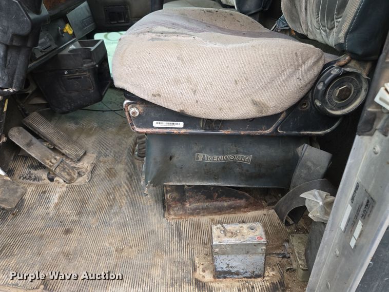 image for item EM7082 1996 Kenworth T800B truck cab and chassis