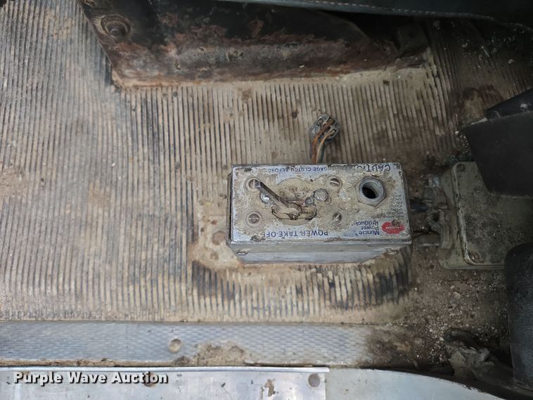 image for item EM7082 1996 Kenworth T800B truck cab and chassis