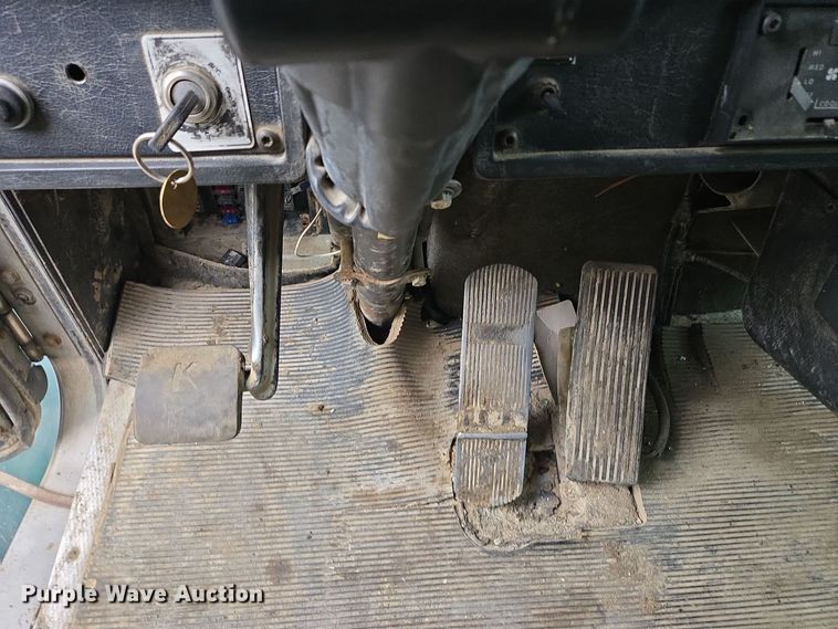 image for item EM7082 1996 Kenworth T800B truck cab and chassis