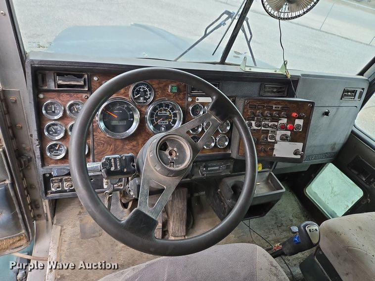 image for item EM7082 1996 Kenworth T800B truck cab and chassis