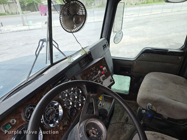 image for item EM7082 1996 Kenworth T800B truck cab and chassis