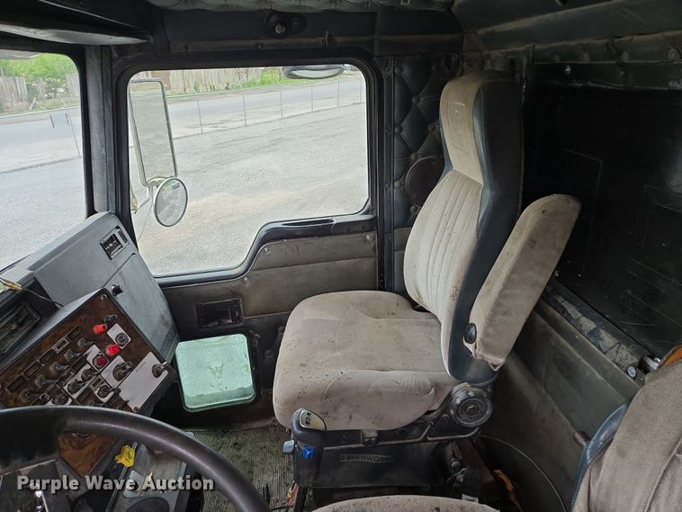 image for item EM7082 1996 Kenworth T800B truck cab and chassis