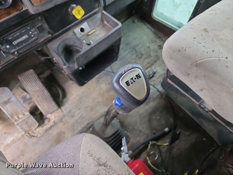 image for item EM7082 1996 Kenworth T800B truck cab and chassis